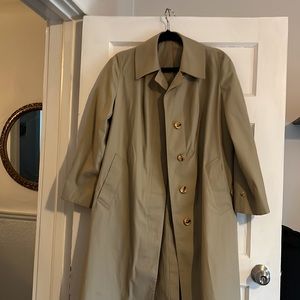 London Fog, Tan trench coat, size M/4, amazing condition.